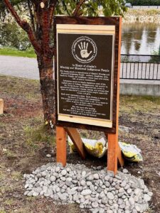 Bench-MMIP dedication sign