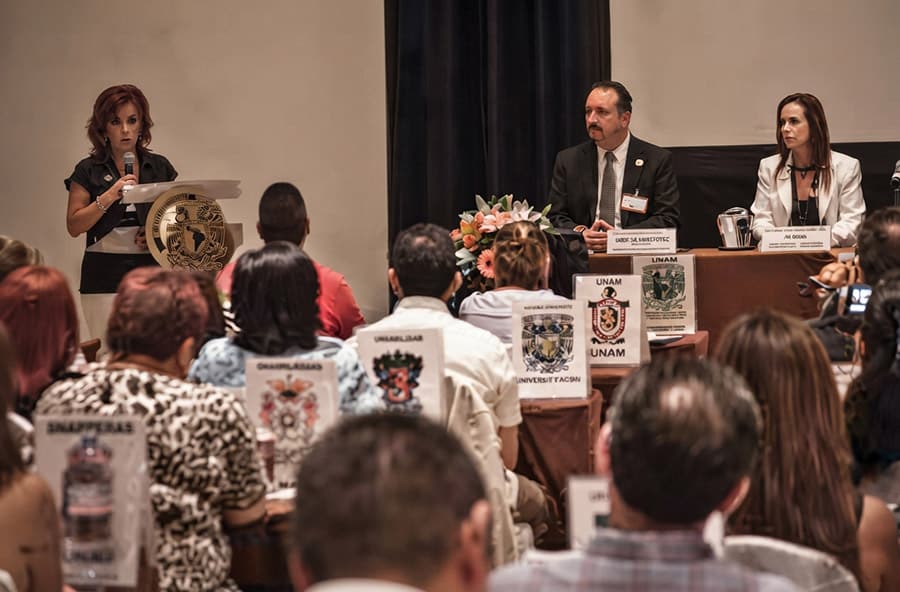 Mesa redonda durante la reunión de Alerta AMBER en Ciudad de México